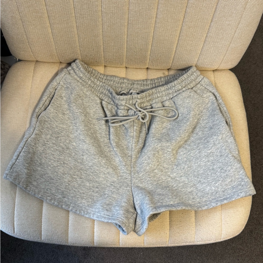 Women’s Amazon Athletic Gray Soft and Thick Shorts with Pockets: L
